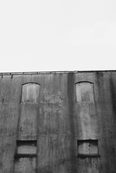 Nice Windows . Hollol Glir by Cardiff to the See