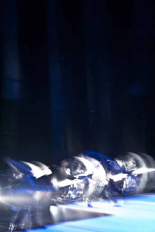 Dawns Ysbrydion gan Ani Saunders