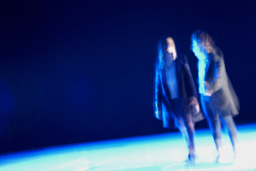 Dawns Ysbrydion gan Ani Saunders