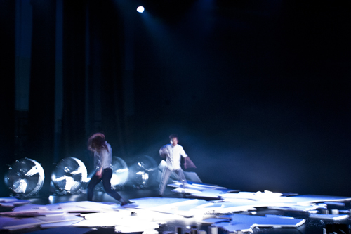 Dawns Ysbrydion gan Ani Saunders